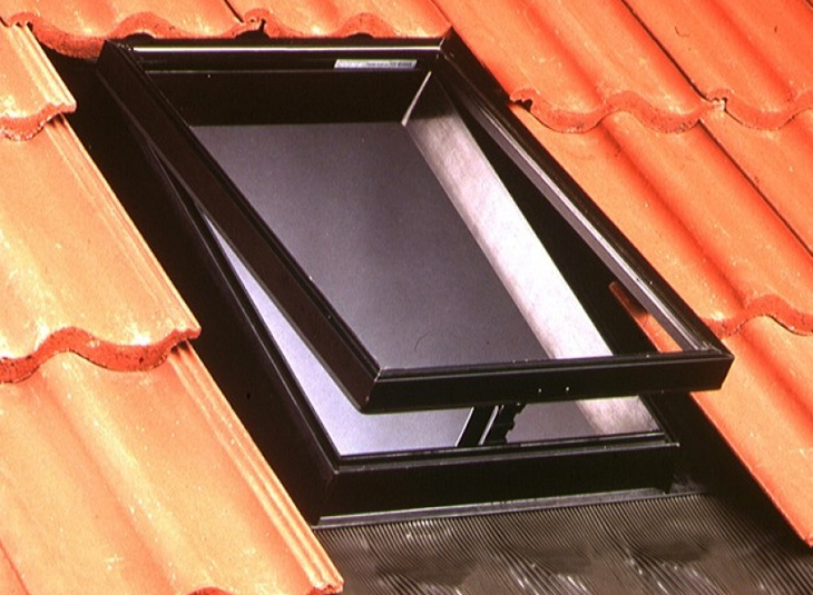 Выход на кровлю Velux VLT 1000 85*85